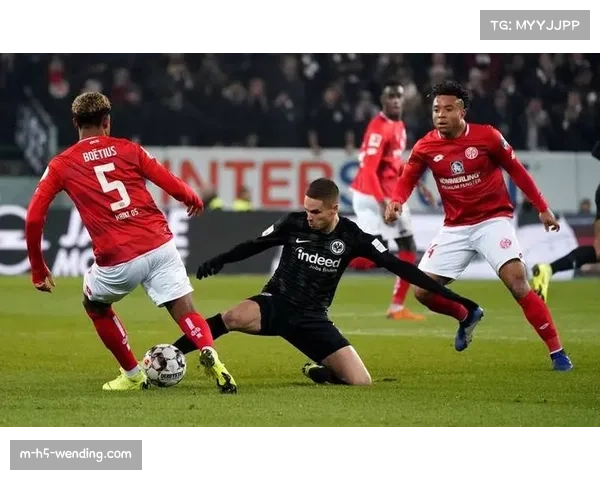 门兴格拉德巴赫客场全取三分 摆脱降级区威胁 门兴格拉德巴赫客场全取三分 摆脱降级区威胁